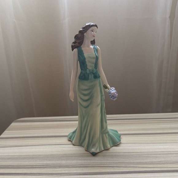 Royal Doulton- Loving Thoughts - Figurine - Picture 1 of 5